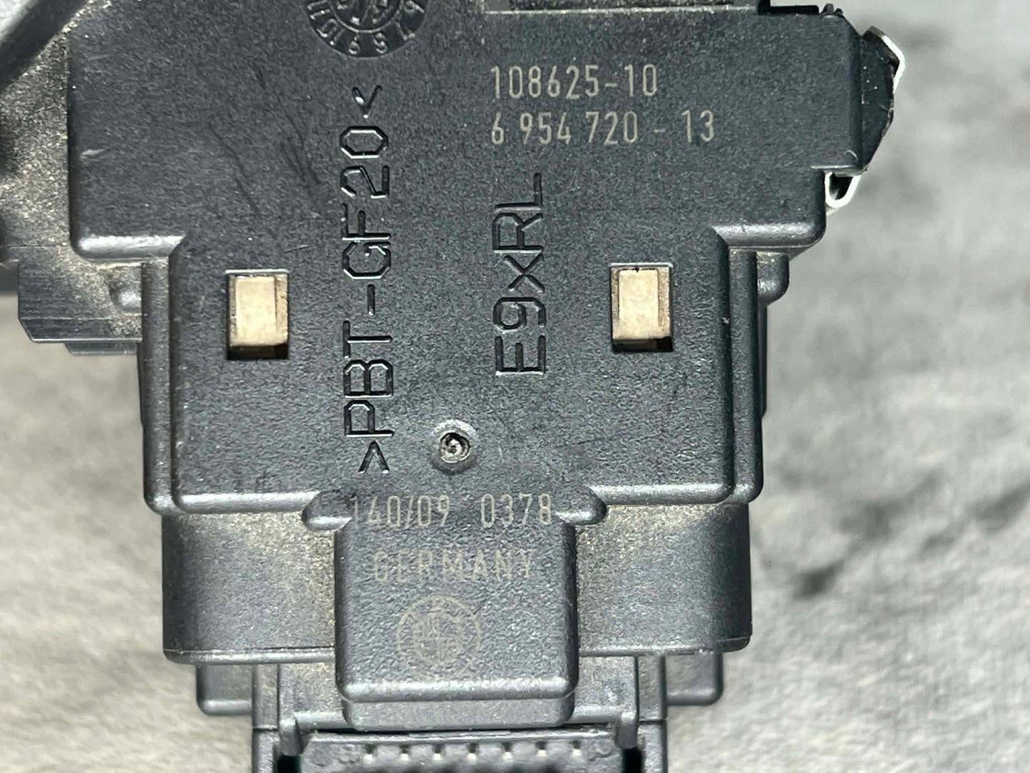 BMW E90 / E91 / E92 / E93 3 Series Ignition Key Reader / EWS Antenna Coil - 6954720