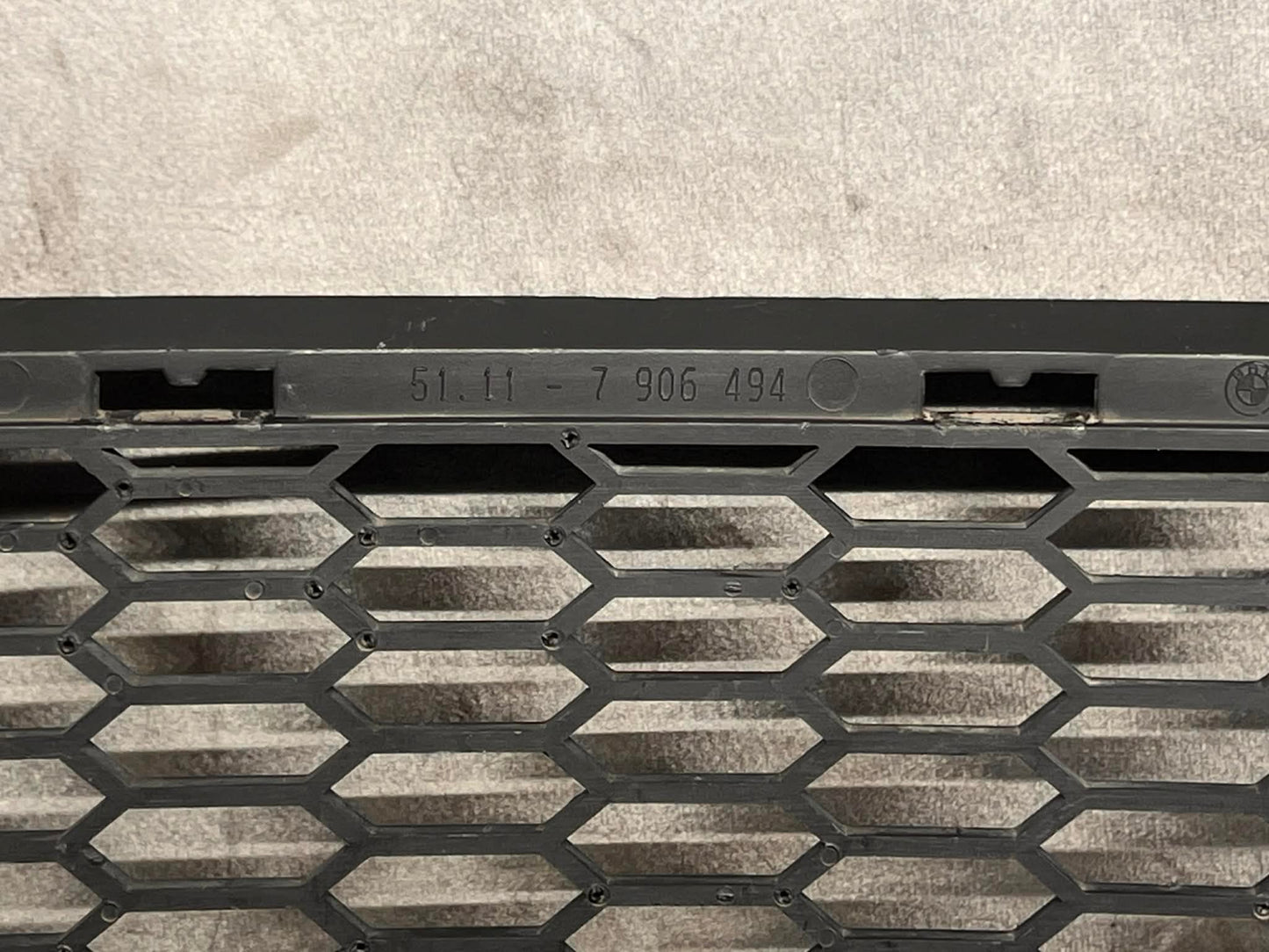 BMW E90 E91 M-Tech Front Bumper Centre Grille - 51117906494