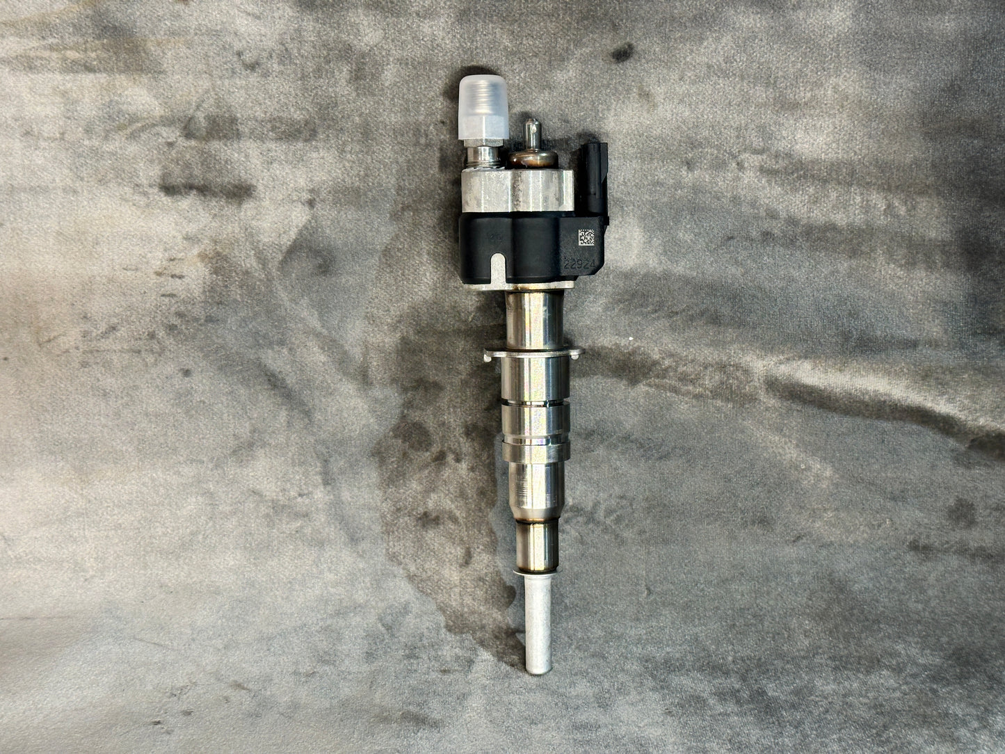BRAND NEW GENUINE BMW N54 N63 INDEX 12 INJECTOR 7585261-12 - LRI Autoparts