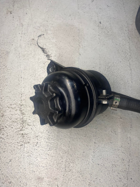 BMW 1 3 X SERIES POWER STEERING RESERVOIR TANK 6851218