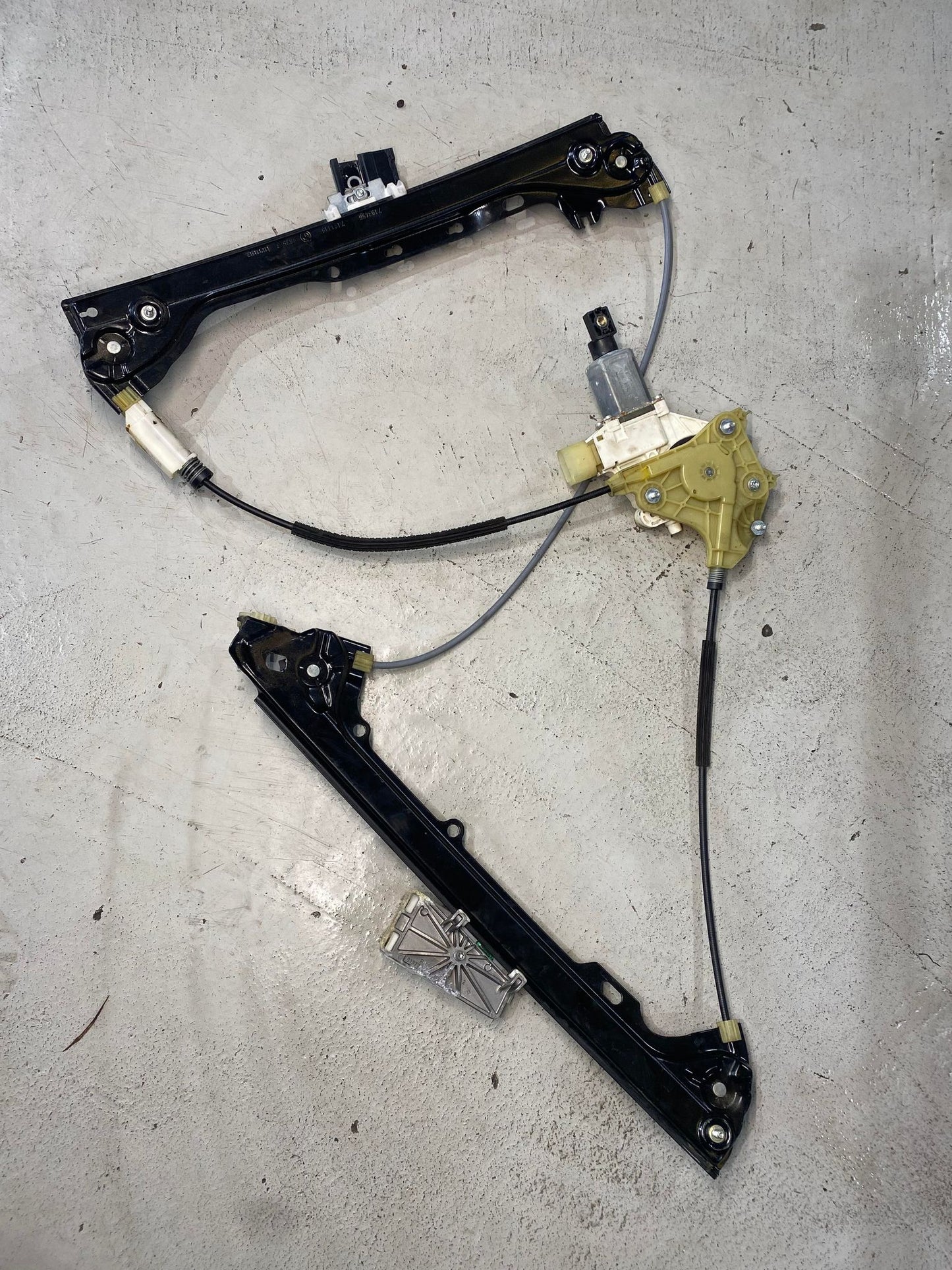 BMW 3 SERIES E93 E92 RIGHT WINDOW REGULATOR 0130822403