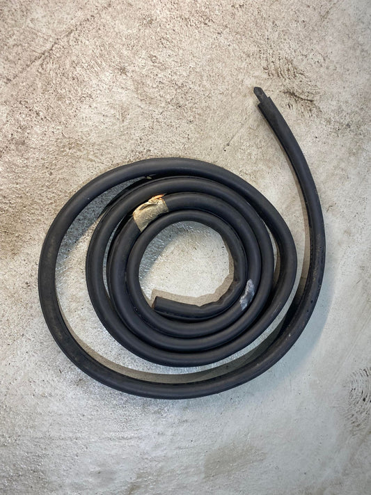 BMW 3 SERIES E46 SEDAN FRONT RIGHT DOOR SEAL