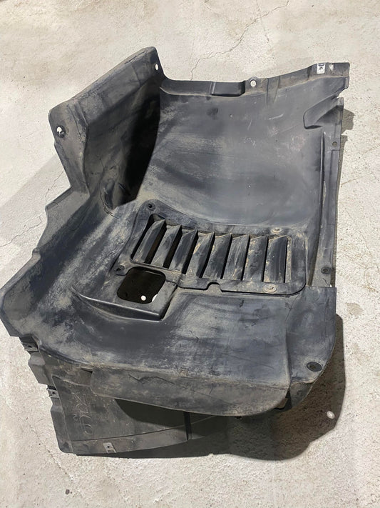 BMW 3 SERIES E92 E93 FRONT RIGHT ARCH LINER 7162832