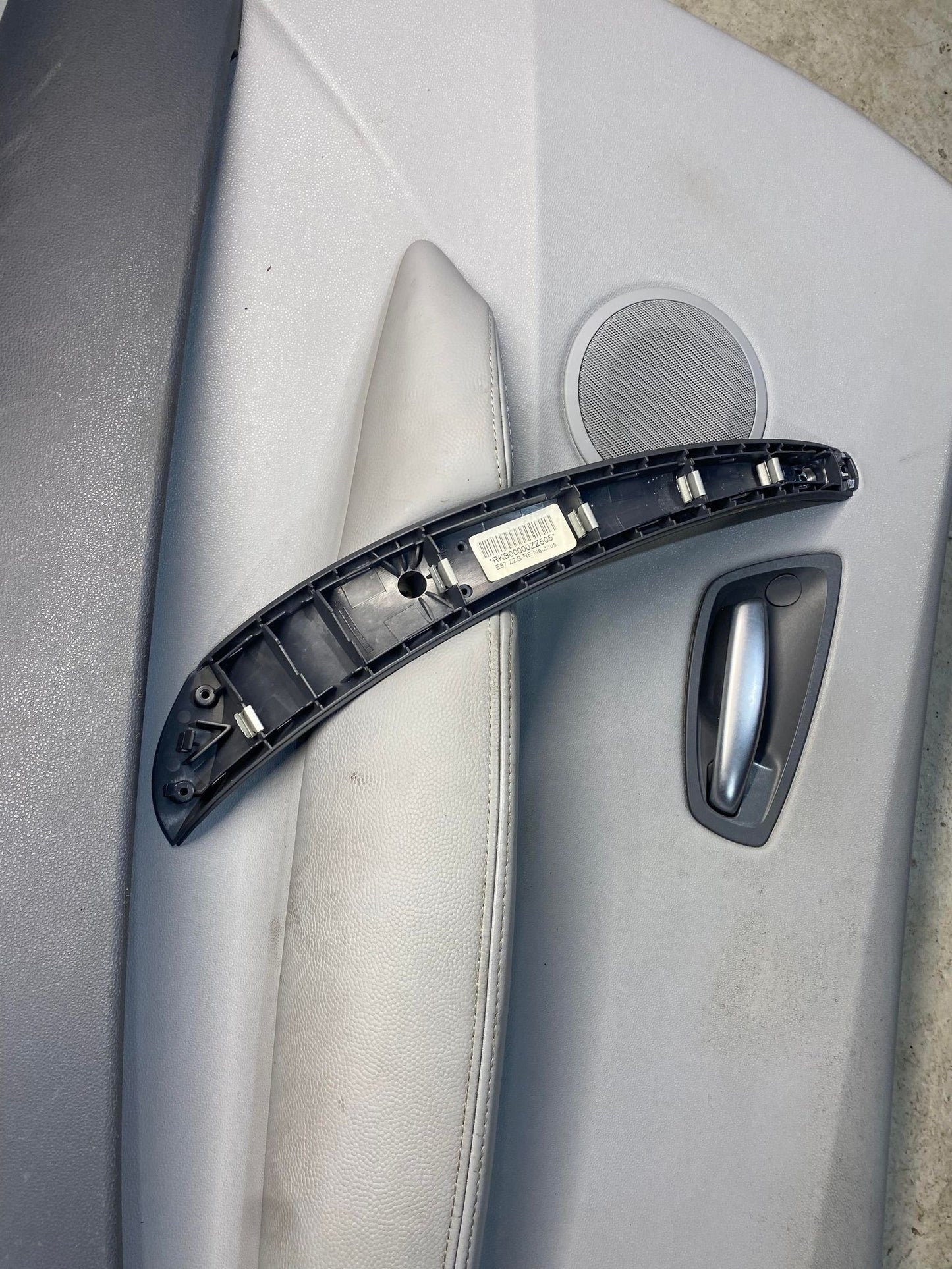 BMW 1 SERIES E87 PRE LCI FRONT RIGHT DRIVERS DOOR CARD