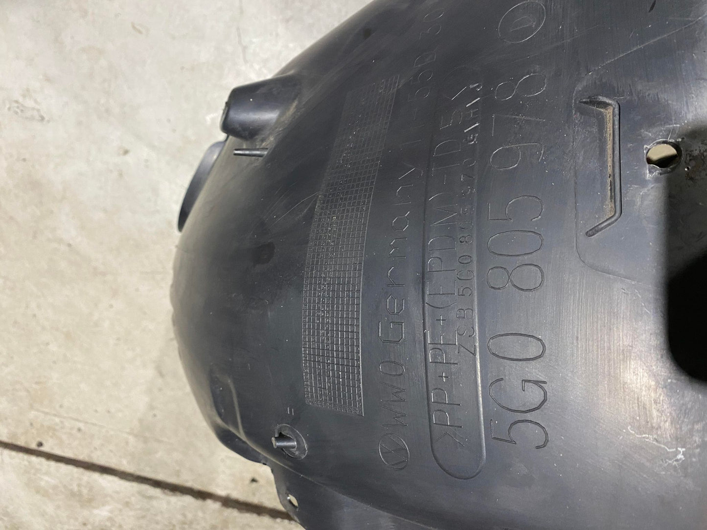 VW GOLF MK7 FRONT RIGHT ARCH LINER 5G0805978