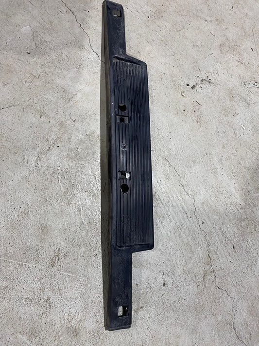 BMW 5 SERIES E34 FRONT BUMPER LICENSE PLATE TRIM 18888266
