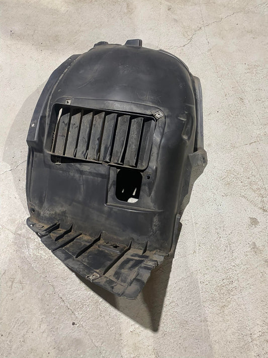 BMW 3 SERIES E92 E93 FRONT RIGHT ARCH LINER 7162832