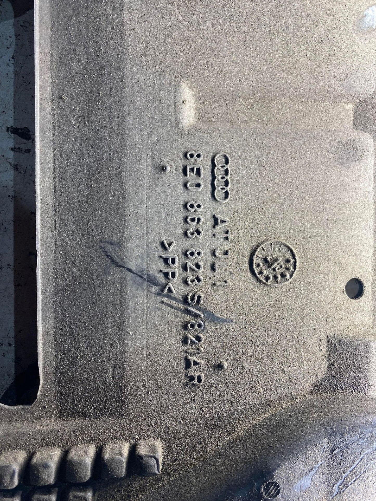 AUDI A4 B6 B7 ENGINE UNDERTRAY 8E0863823
