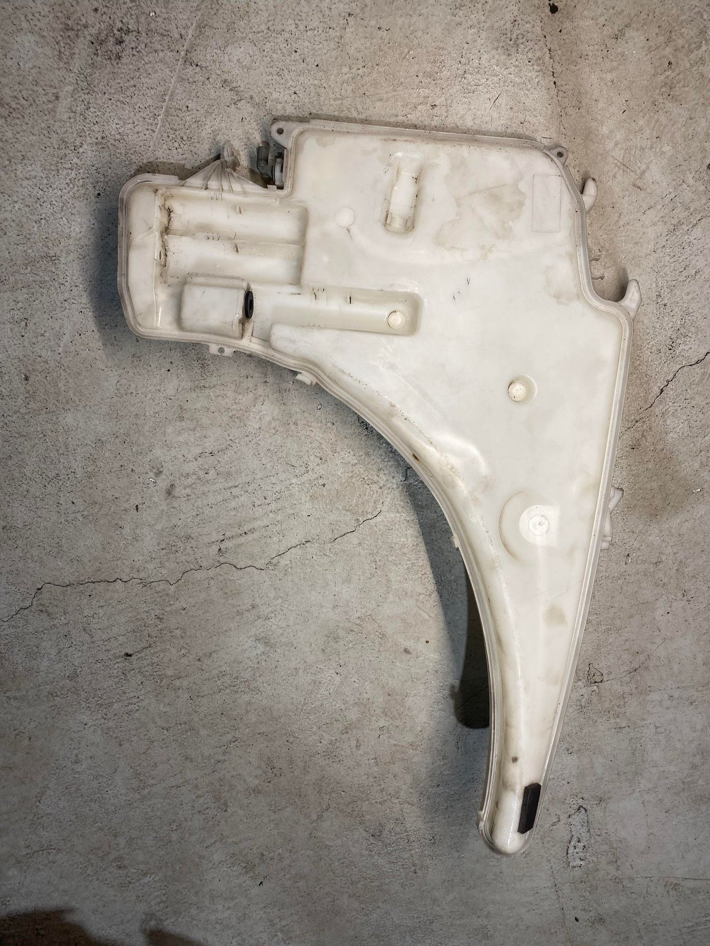 BMW 3 SERIES E90 WINDSCREEN WASHER FLUID BOTTLE 7117842