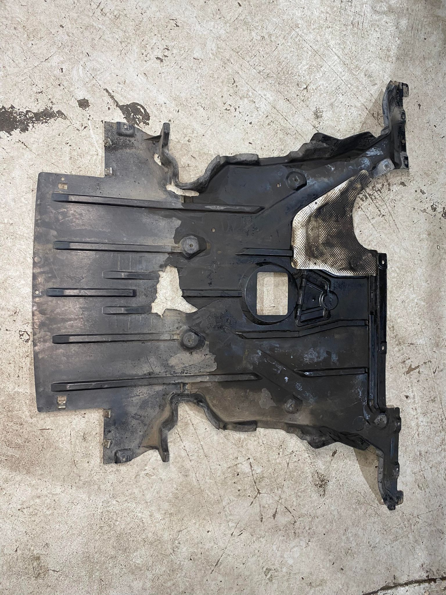 BMW 1 SERIES E88 ENGINE UNDERTRAY 8046617 – LRI Autoparts