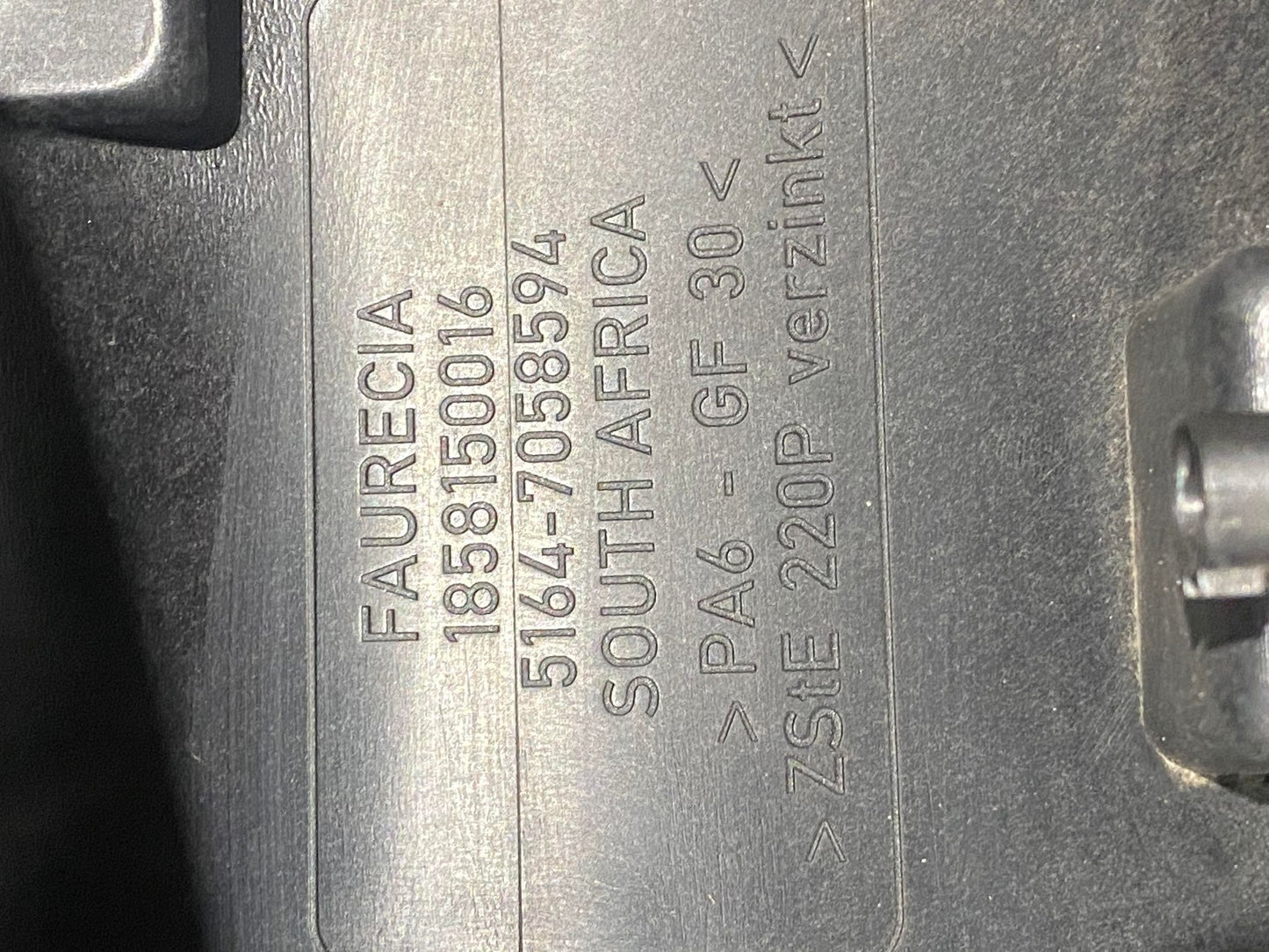BMW 3 SERIES E90 E92 E93 FRONT RADIATOR SUPPORT BRACKET 7058594