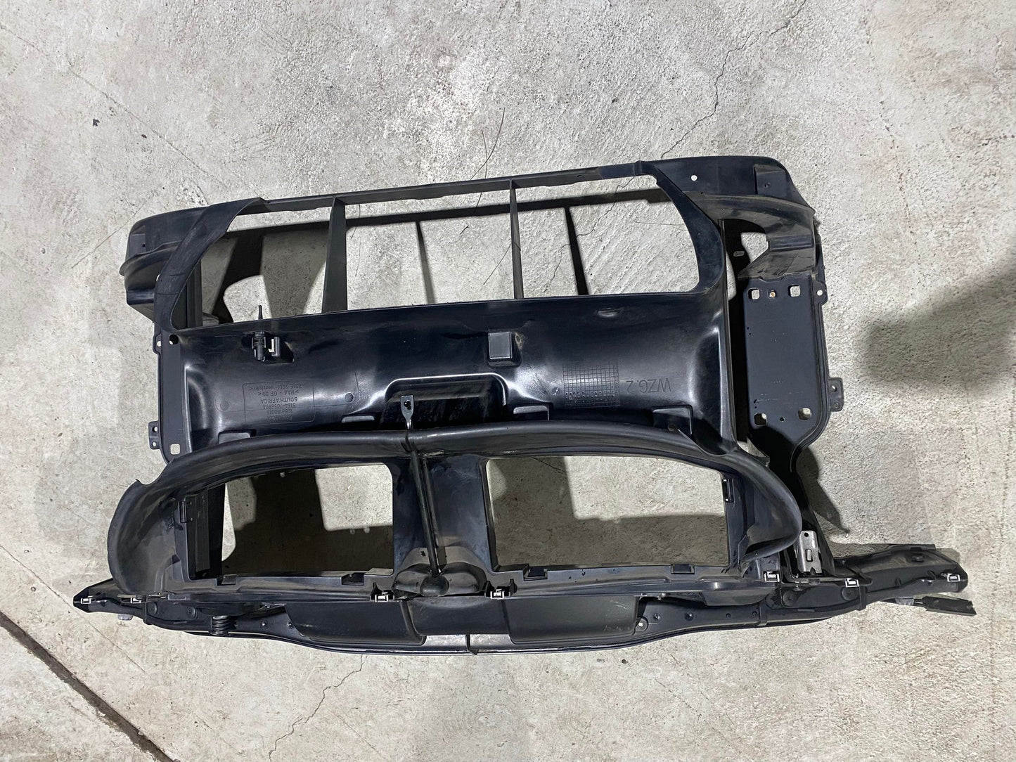 BMW 3 SERIES E90 E92 E93 FRONT RADIATOR SUPPORT BRACKET 7058594