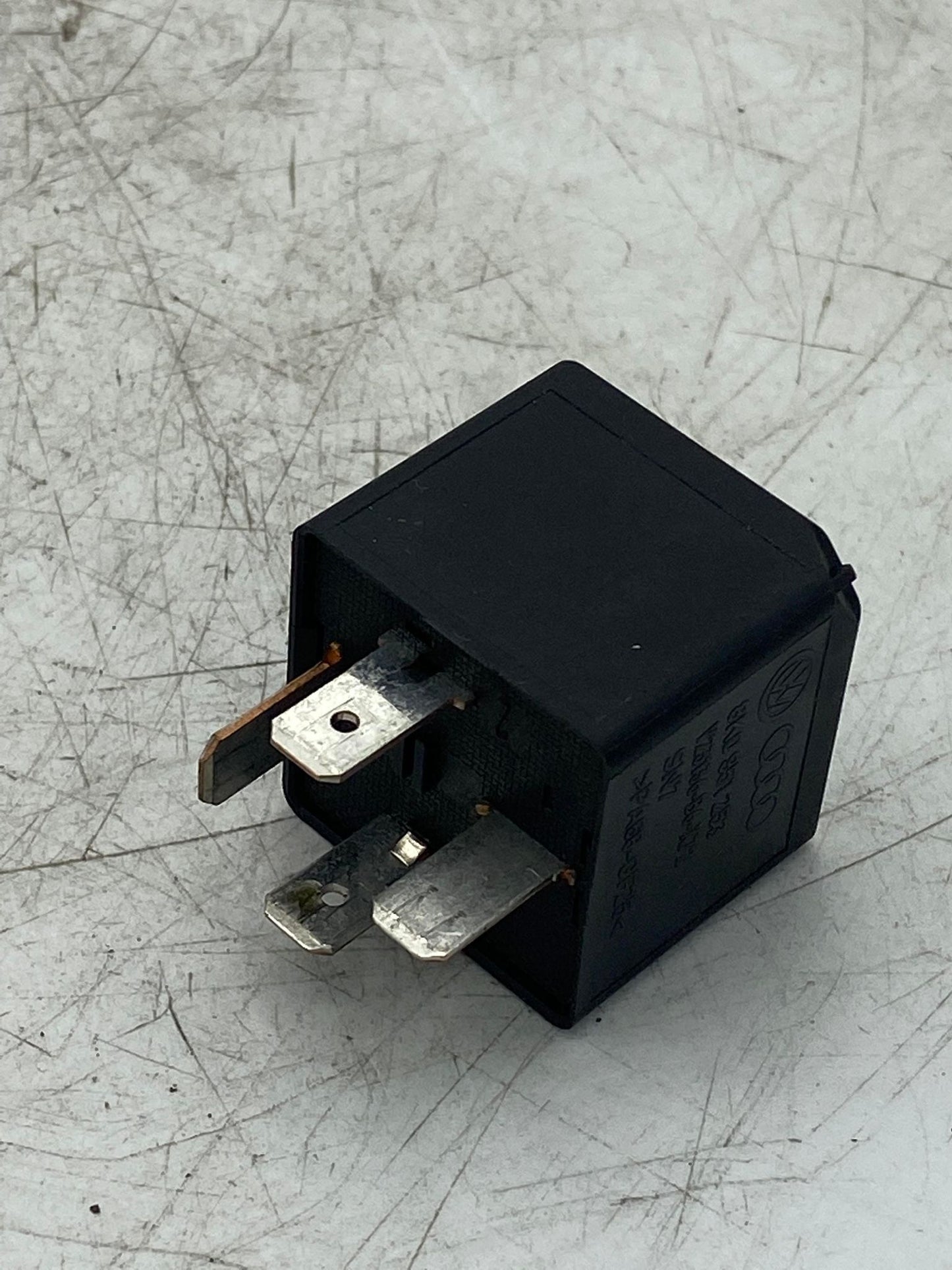 VW AUDI FUSE NUMBER 643 8K0951253