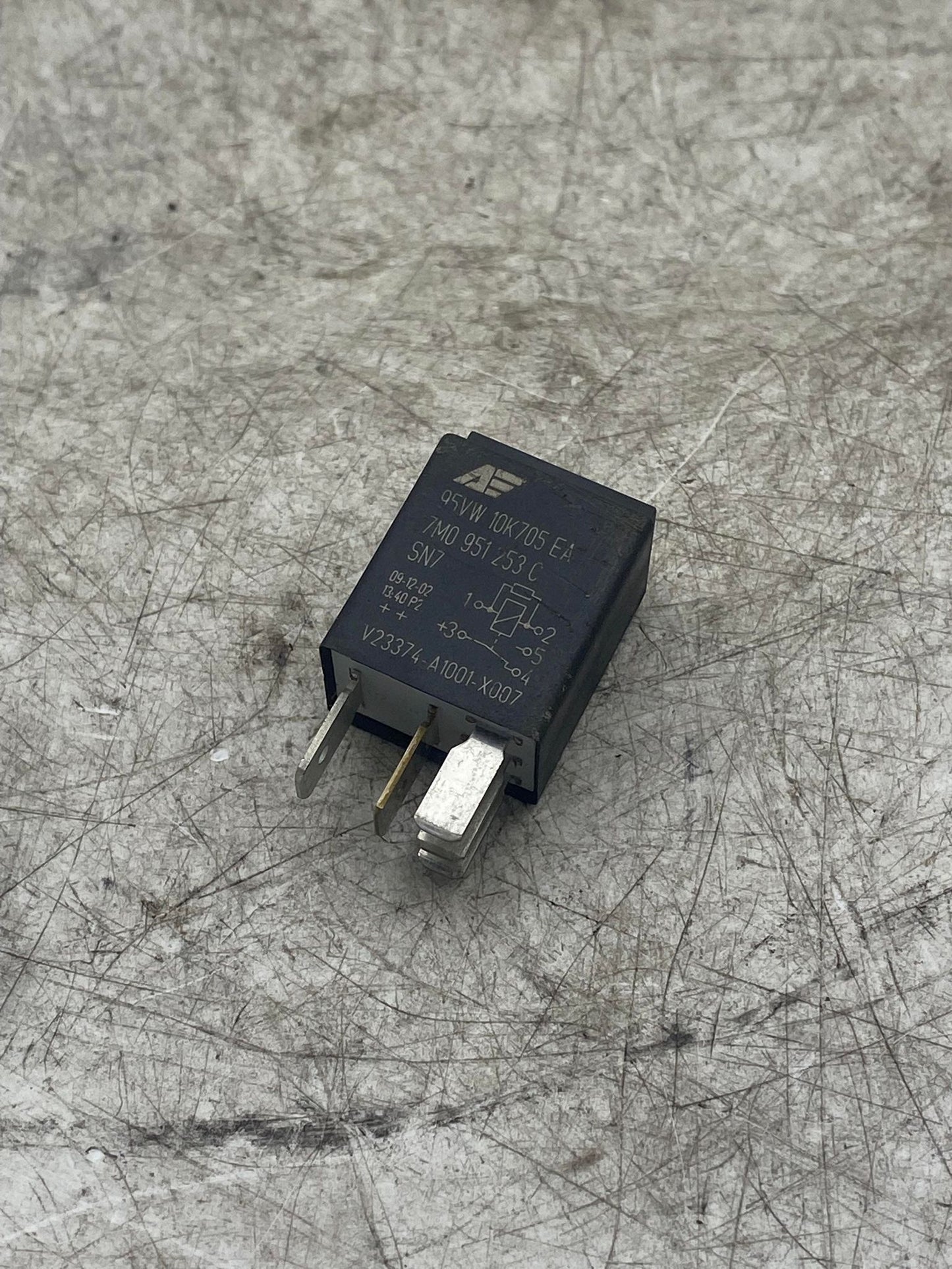 VOLKSWAGEN RELAY 7M0951253