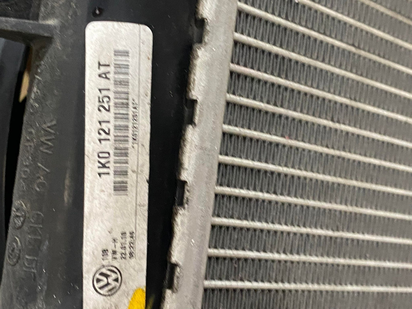 VW AUDI GOLF CADDY A3 FRONT ENGINE COOLING RADIATOR 1K0121251AT