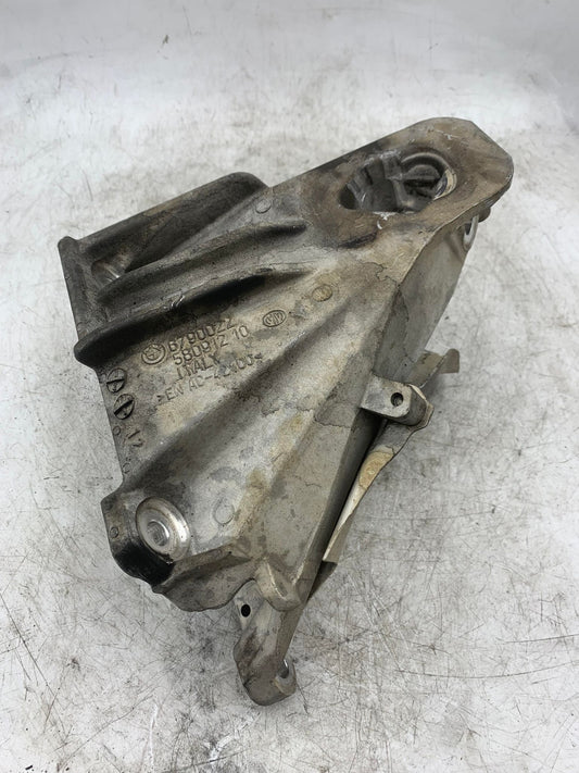 BMW X5 E70 FRONT RIGHTENGINE SUPPORT BRACKET 6790022