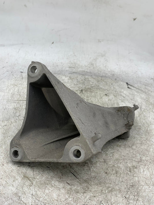 BMW 1 3 SERIES E87 E90 RIGHT ENGINE MOUNT SUPPORT BRACKET 6764574