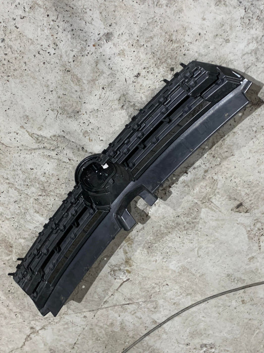 VW GOLF MK7 FRONT BUMPER MAIN GRILL 5G0853653