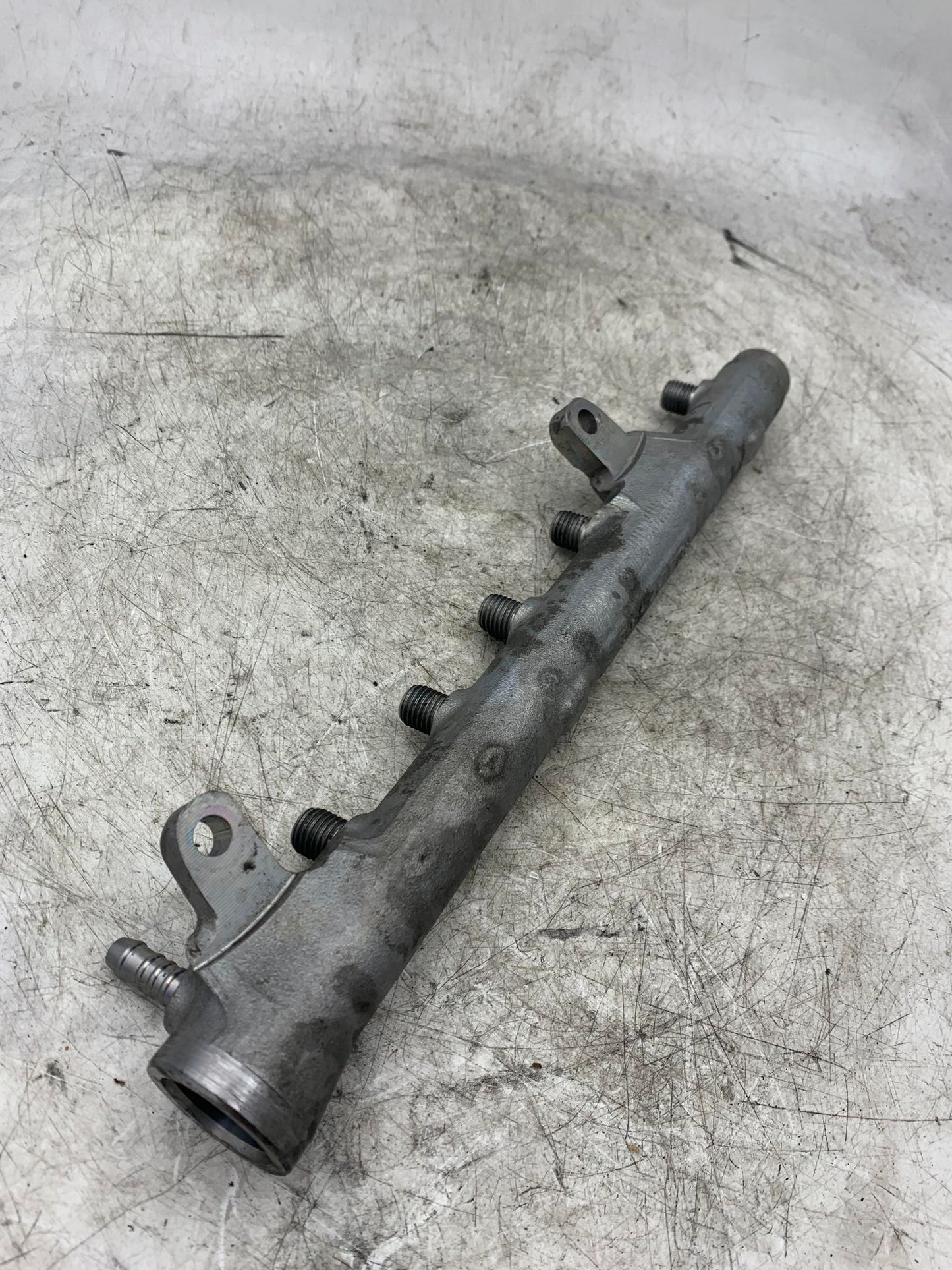 VW AUDI 2.0 FUEL INJECTOR RAIL 03L130089