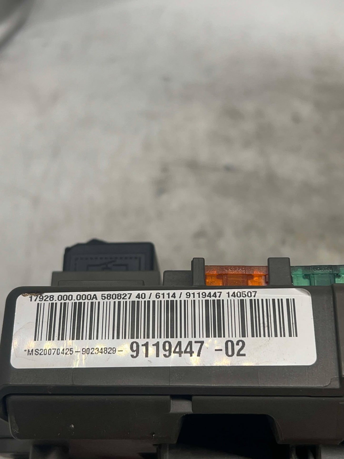 BMW 1 3 SERIES FUSE RELAY BOX 9119445