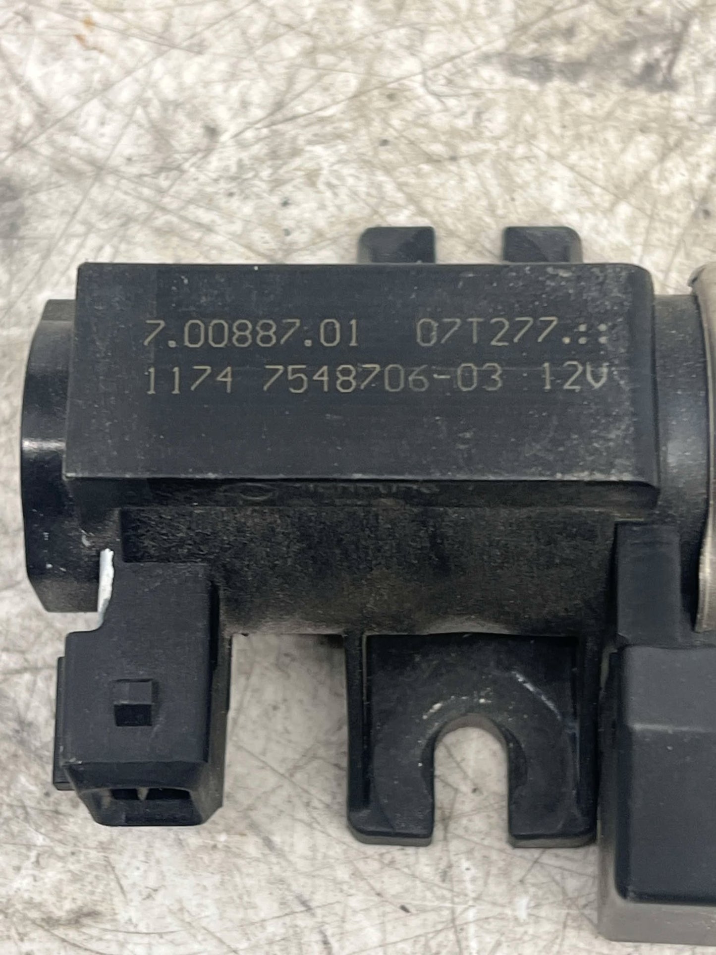 BMW N54 TURBO BOOST PRESSURE CONVERTER 7548706