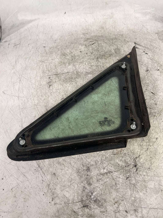 VW CADDY QUATER FRONT RIGHT WINDOW 43R001057