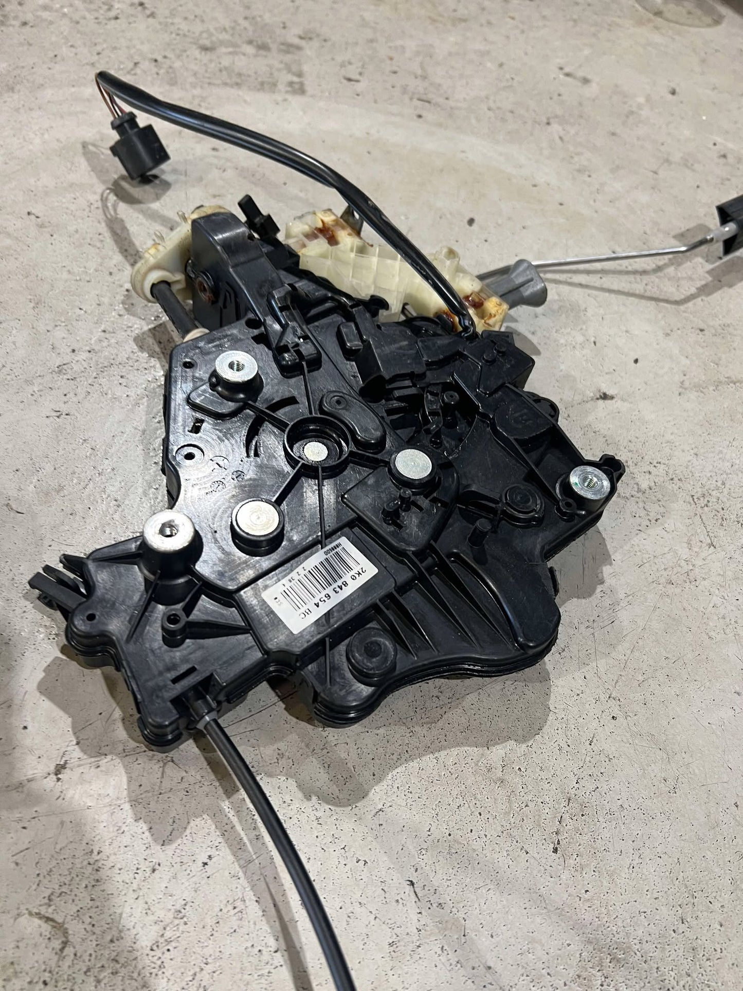 VOLKSWAGEN CADDY RIGHT SLIDING DOOR LOCK 2K0843654BC