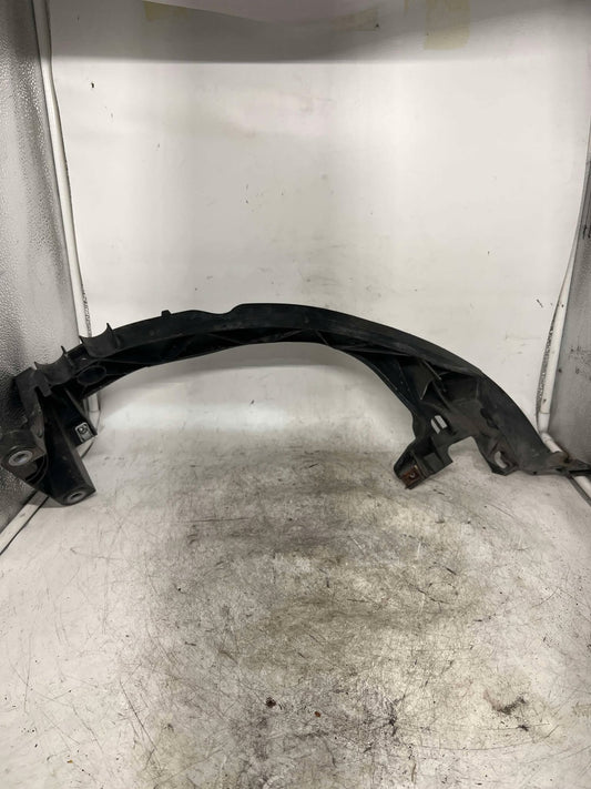 BMW 1 SERIES E82 E87 E88 LHS PASSENGER SIDE HEADLIGHT BRACKET 7120823