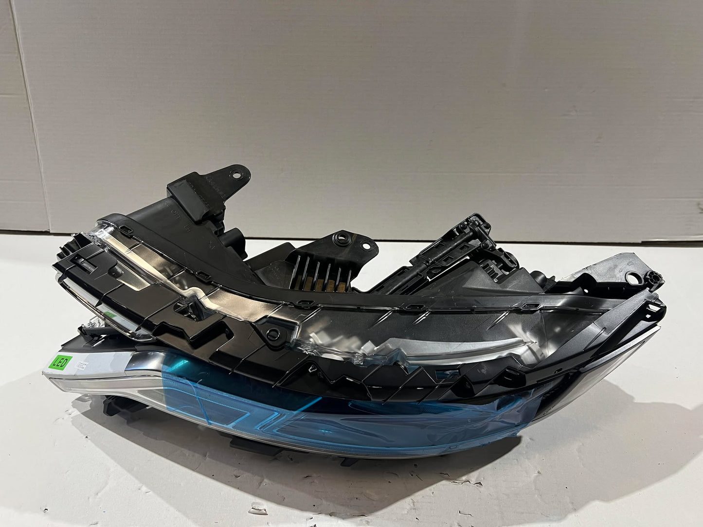 KIA CARNIVAL KA4 LHS LEFT LED PROJECTOR TYPE HEADLIGHT 92101R0210