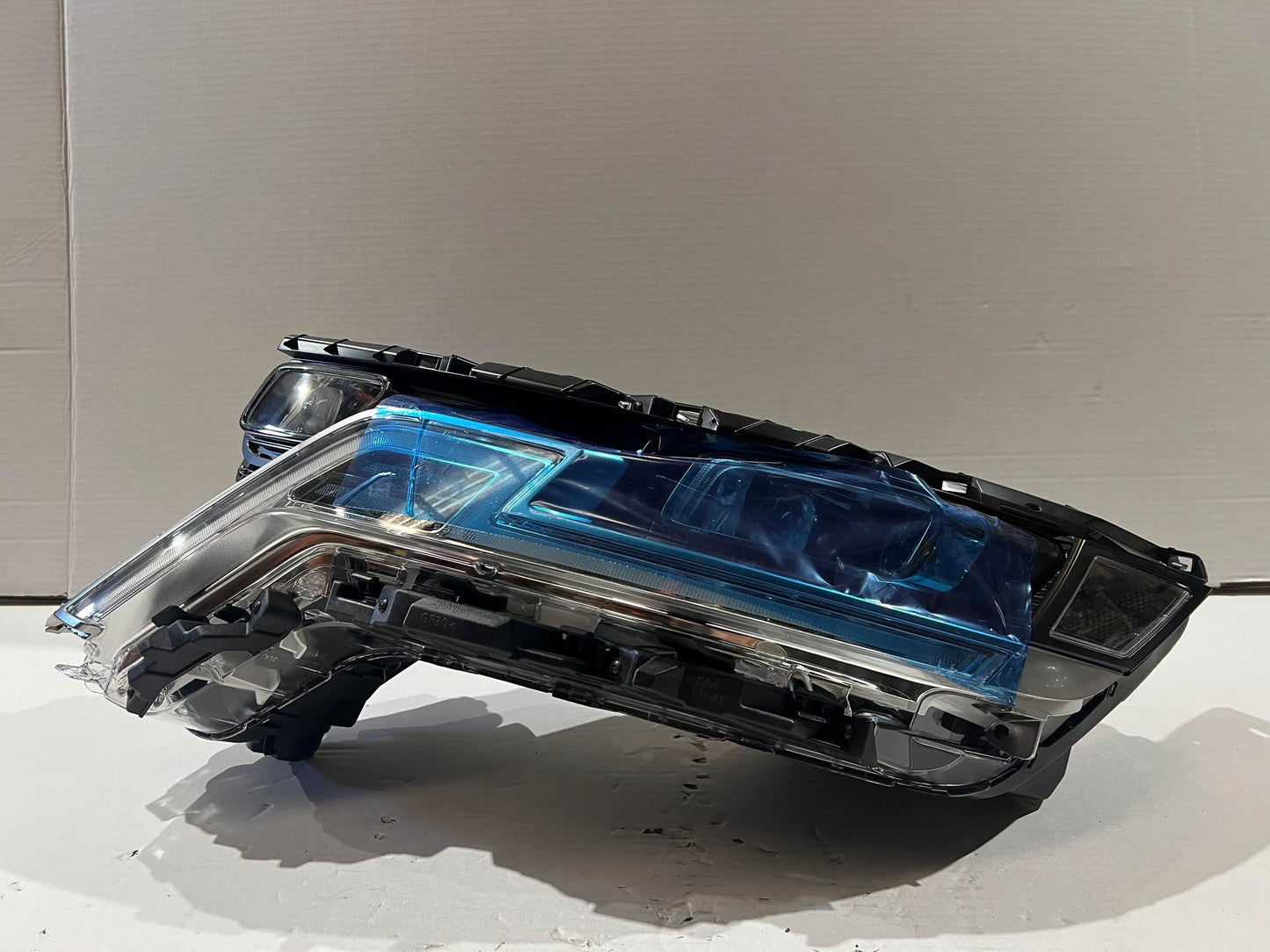 KIA CARNIVAL KA4 LHS LEFT LED PROJECTOR TYPE HEADLIGHT 92101R0210