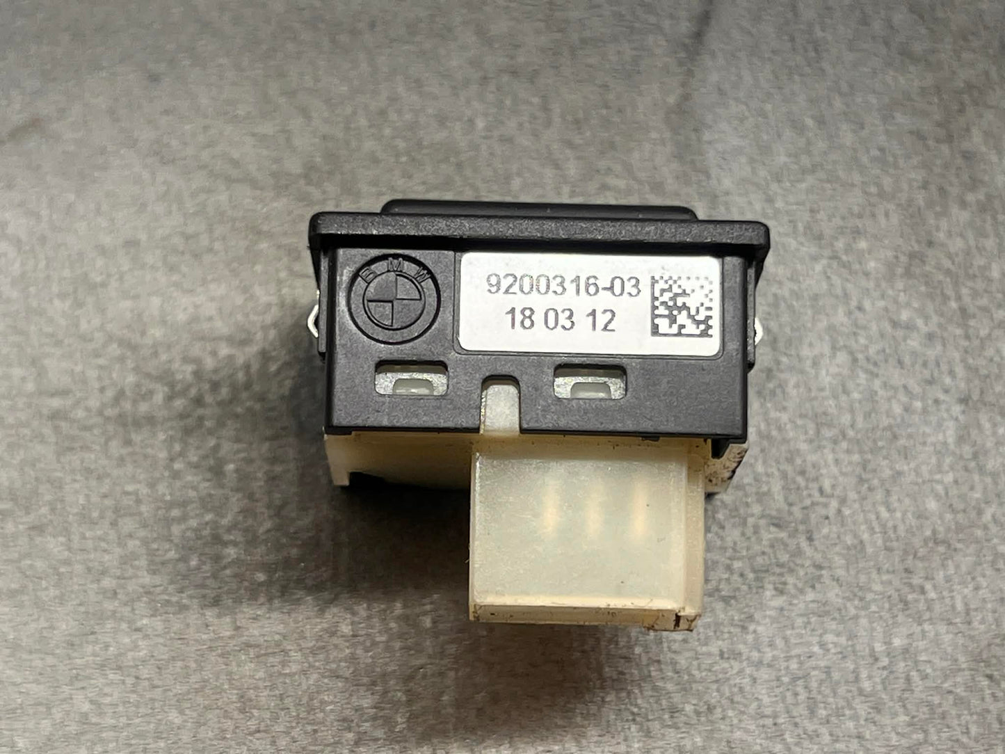 BMW 1 3 SERIES BOOT RELEASE BUTTON SWITCH 9200316