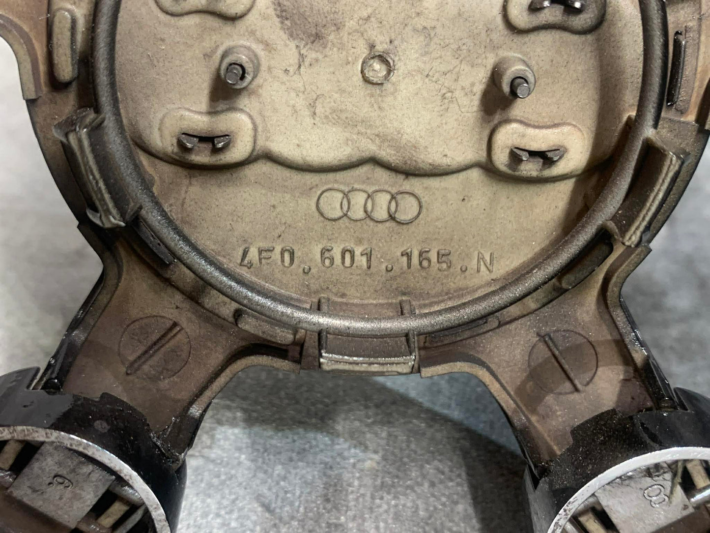AUDI WHEEL HUB COVER 4F0601165