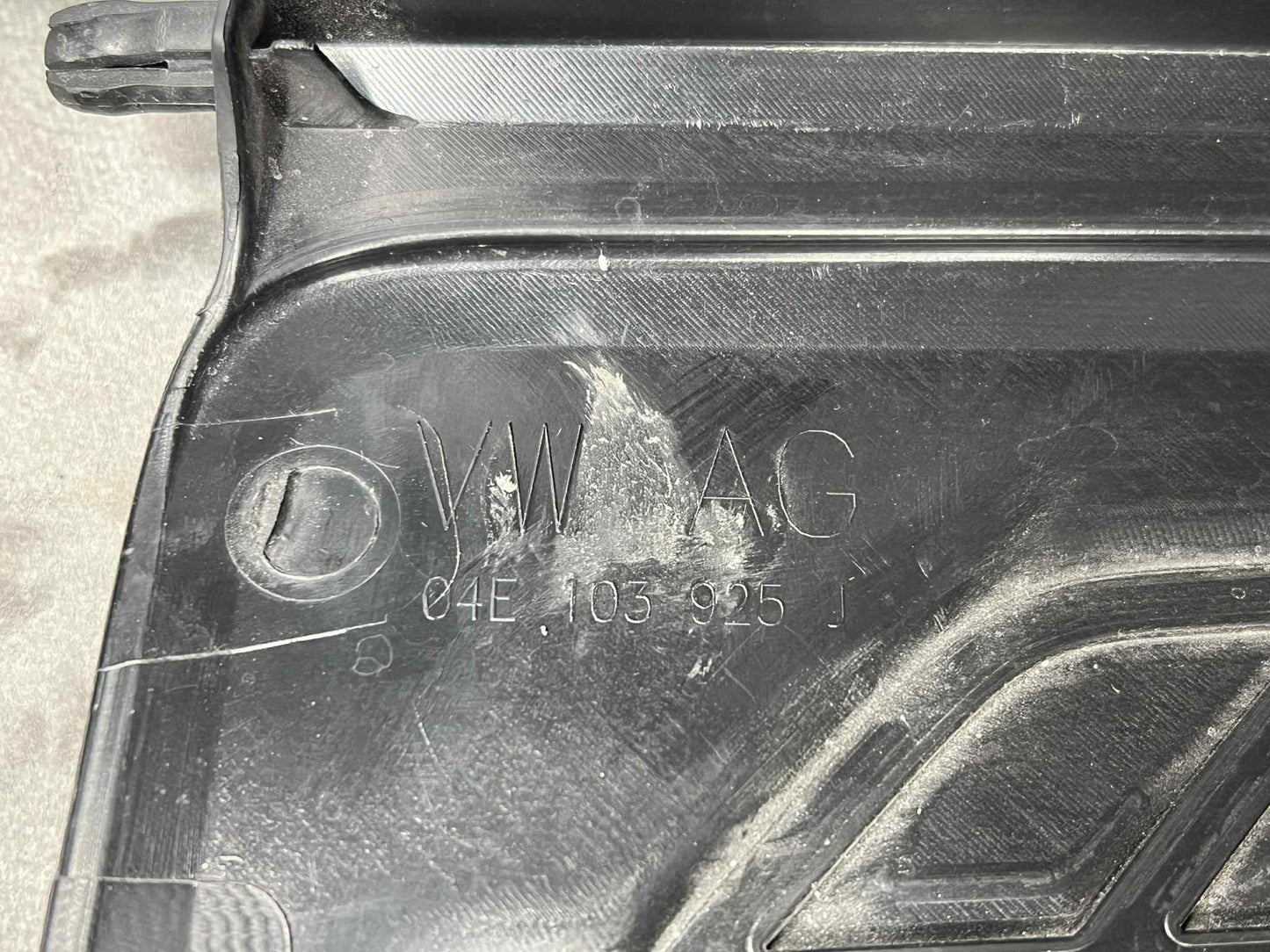 AUDI A1 1.4 TFSI ENGINE COVER 04E103925