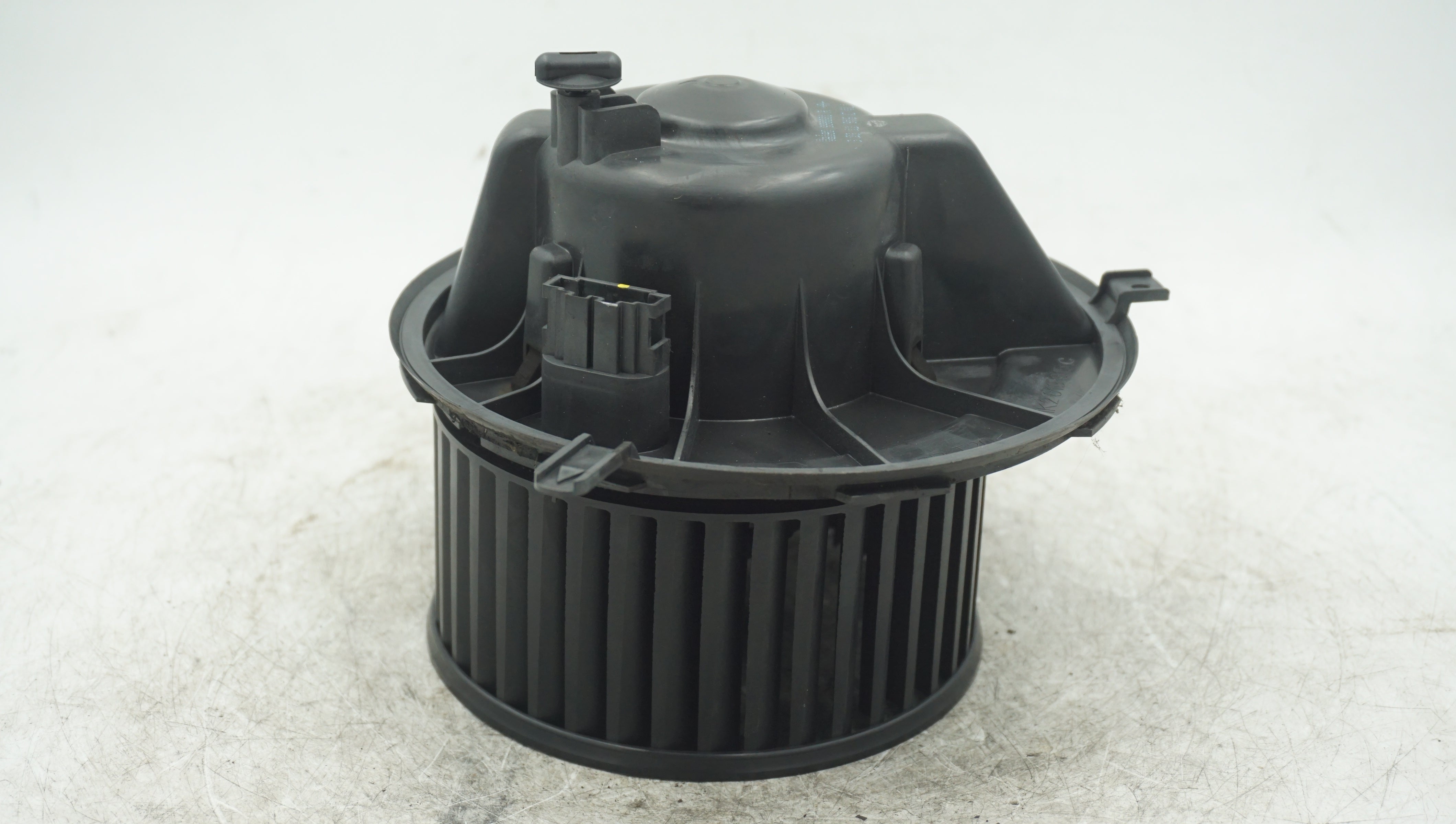 VOLKSWAGEN CADDY HEATER FAN MOTOR 32312916 LRI Autoparts