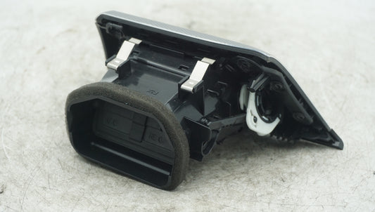 BMW 4 SERIES E32 E33 RIGHT SIDE DASH AIR VENT 9231995