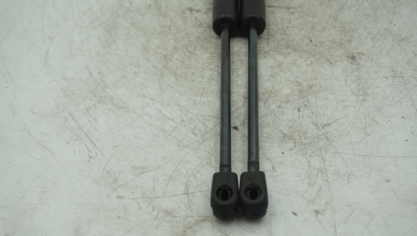 VW GOLF MK5 REAR TAILGATE GAS STRUTS 1K6827550