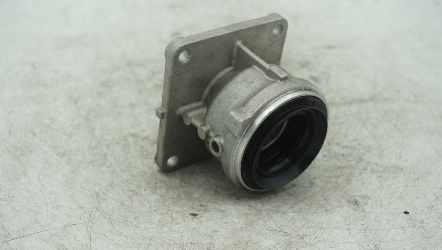 BMW X5M X6M RIGHT AXLE SUPPORT BRACKET 7563779