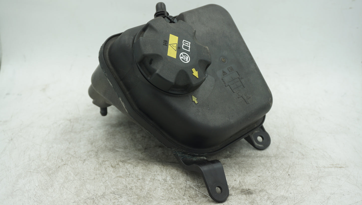 OEM BMW 1 3 X SERIES COOLANT EXPANSION TANK 7640515