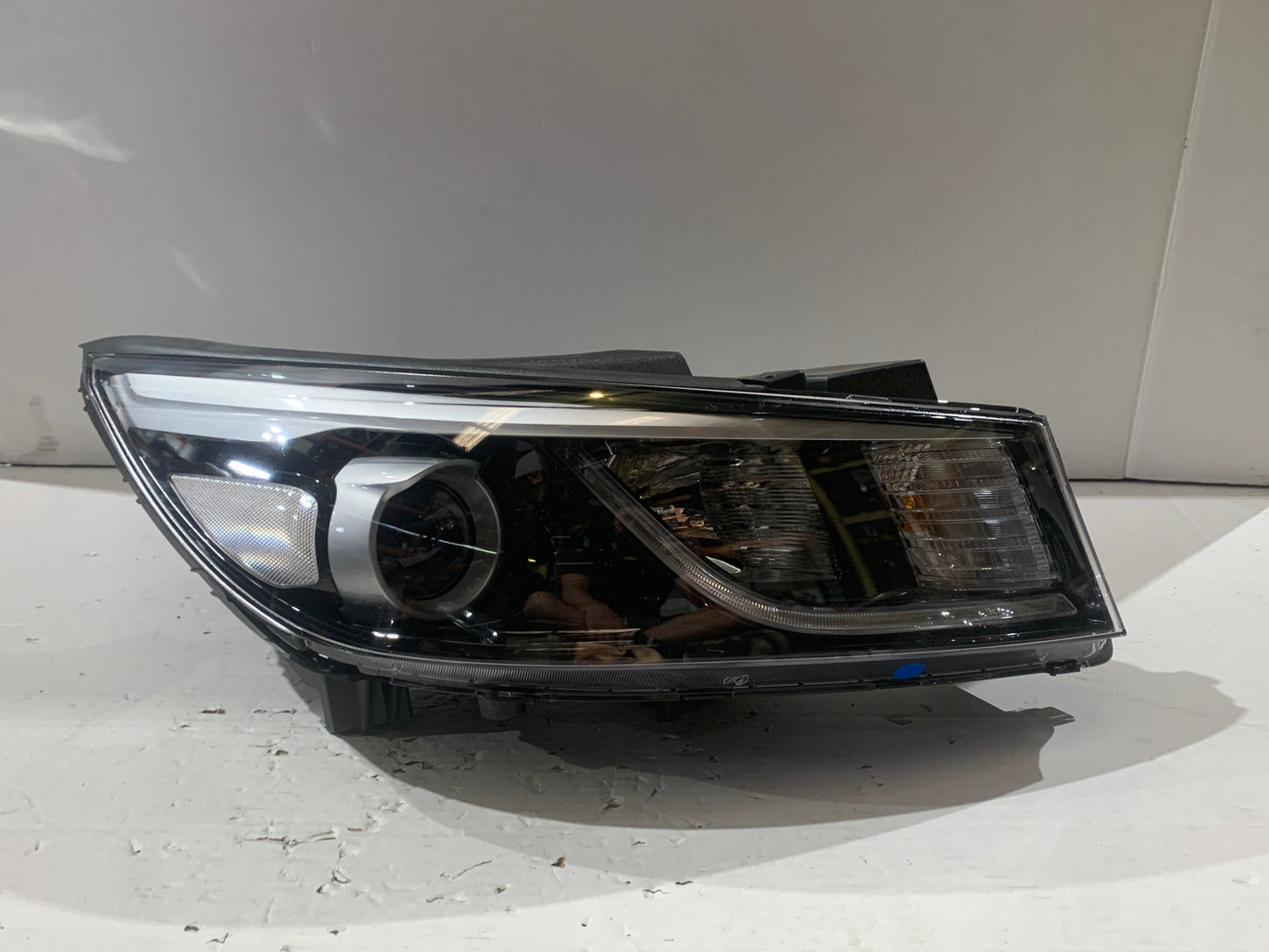 KIA CARNIVAL YP RHS RIGHT HEADLIGHT 92102-A9040