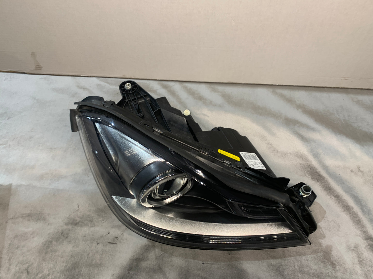 MERCEDES C-CLASS W204 RHS RIGHT XENON HEADLIGHT A2048204639