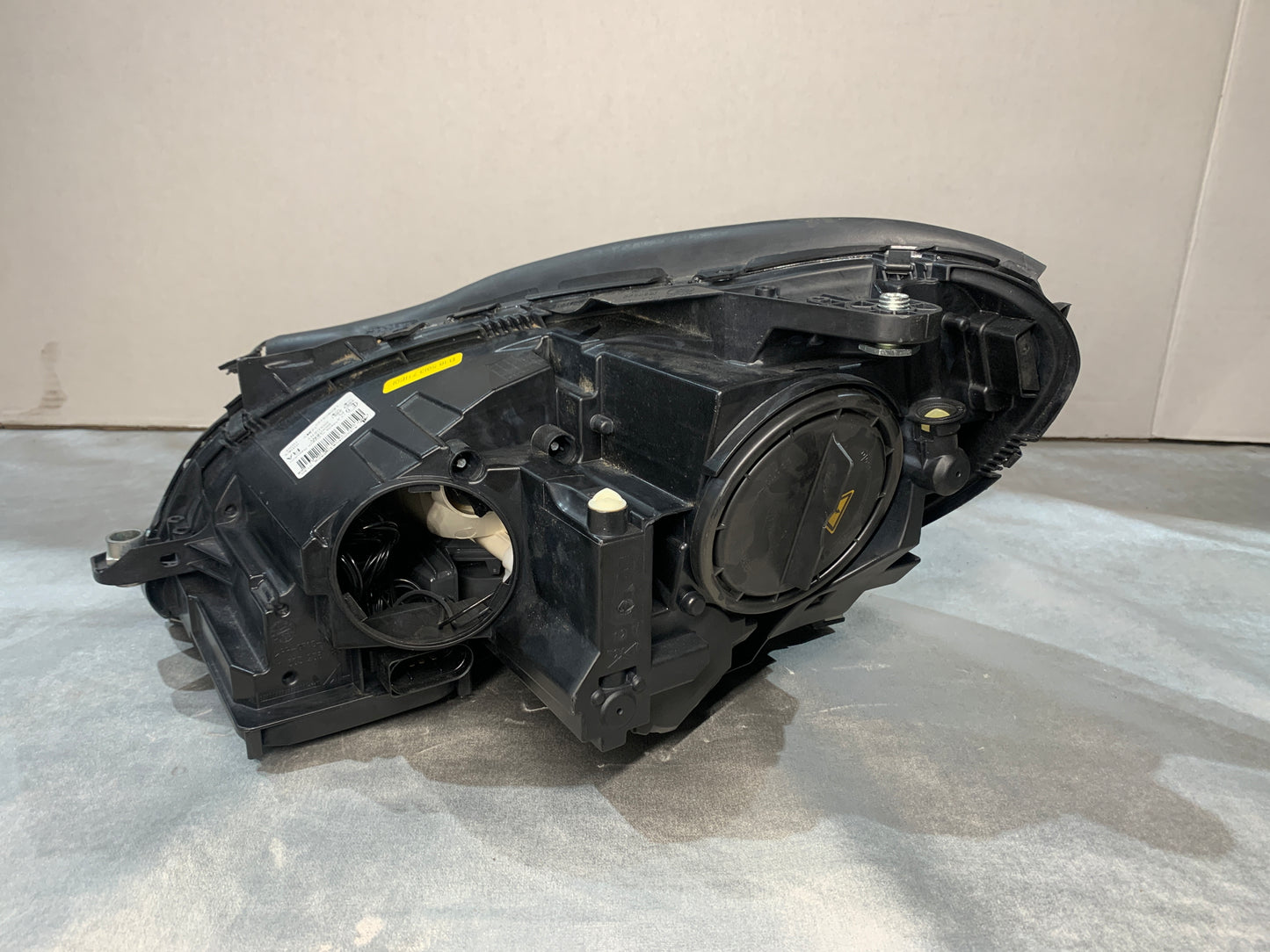 MERCEDES C-CLASS W204 RHS RIGHT XENON HEADLIGHT A2048204639