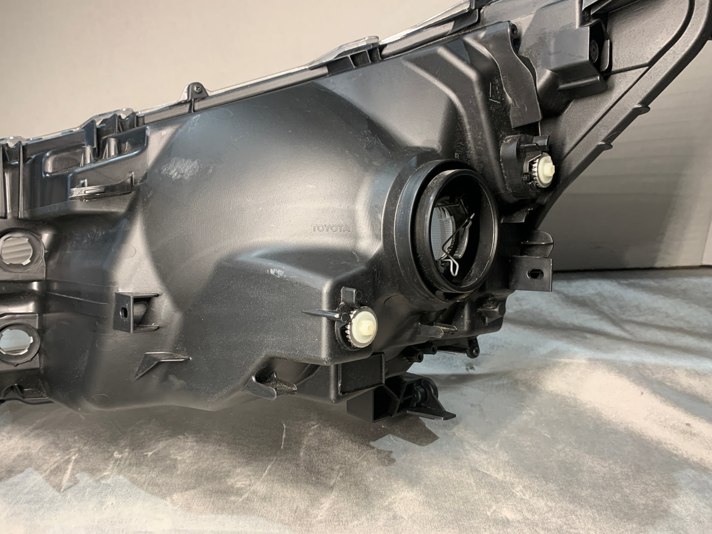 TOYOTA HIACE RHS RIGHT HALOGEN HEADLIGHT 2019-2025