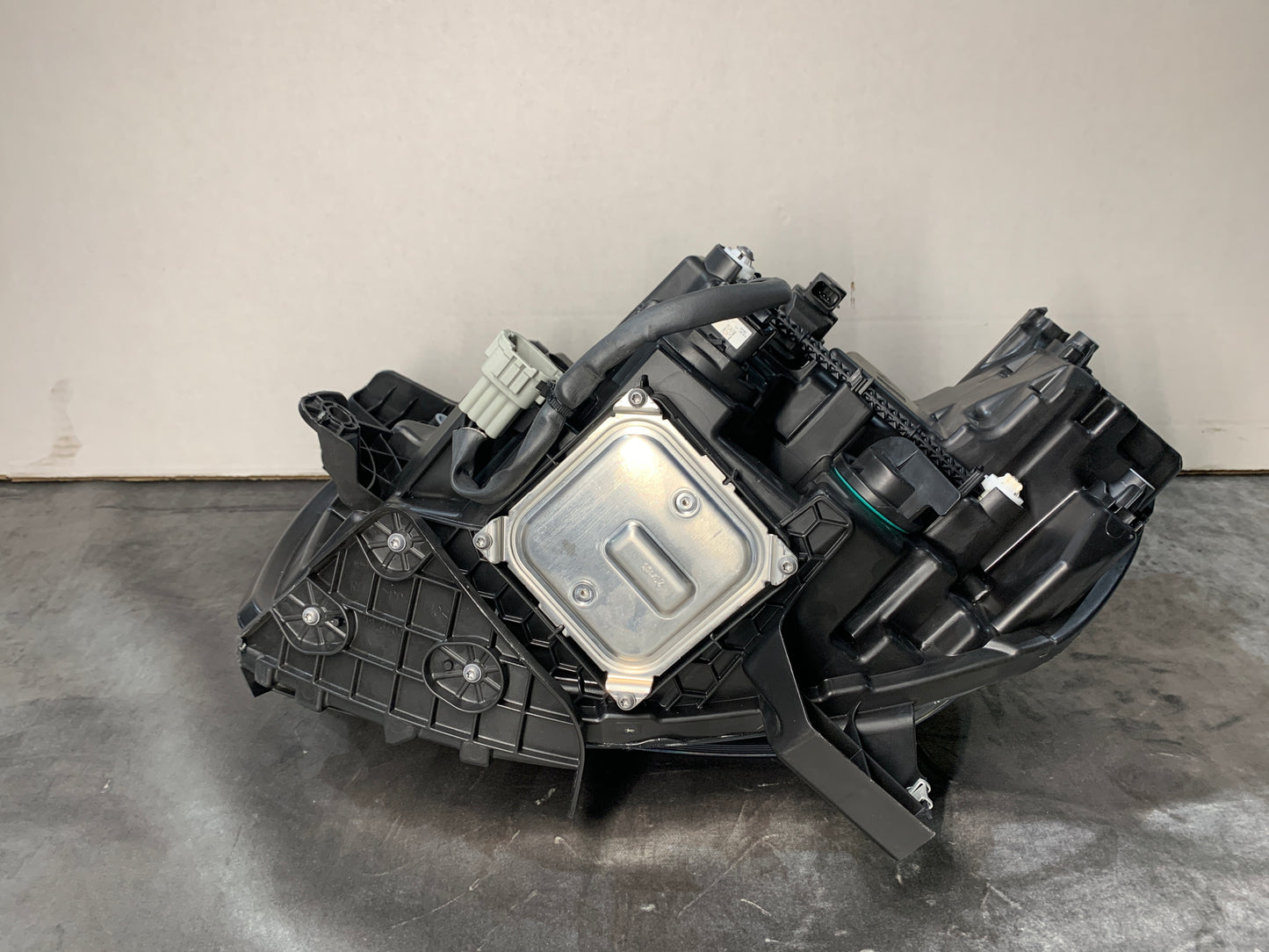 MERCEDES X CLASS W470 RHS RIGHT LED XENON HEADLIGHT A4709061300