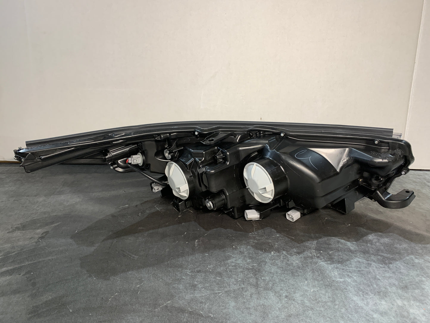 TOYOTA KLUGER LHS LEFT HALOGEN HEADLIGHT 2016-2019