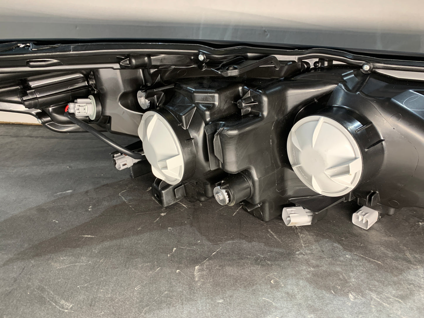 TOYOTA KLUGER LHS LEFT HALOGEN HEADLIGHT 2016-2019