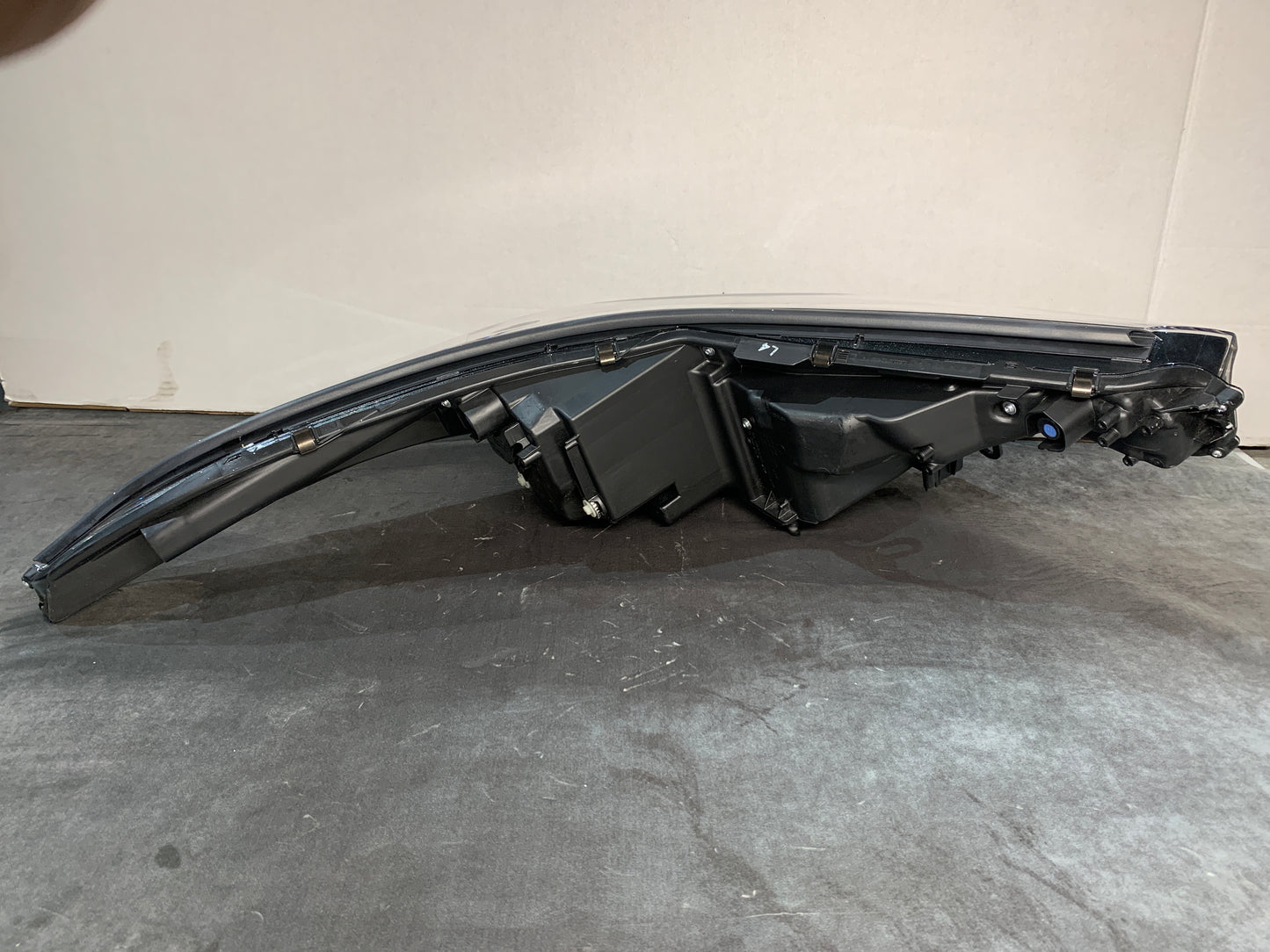 TOYOTA C-HR LHS LEFT LED HEADLIGHT NGX50 2016 - 2019
