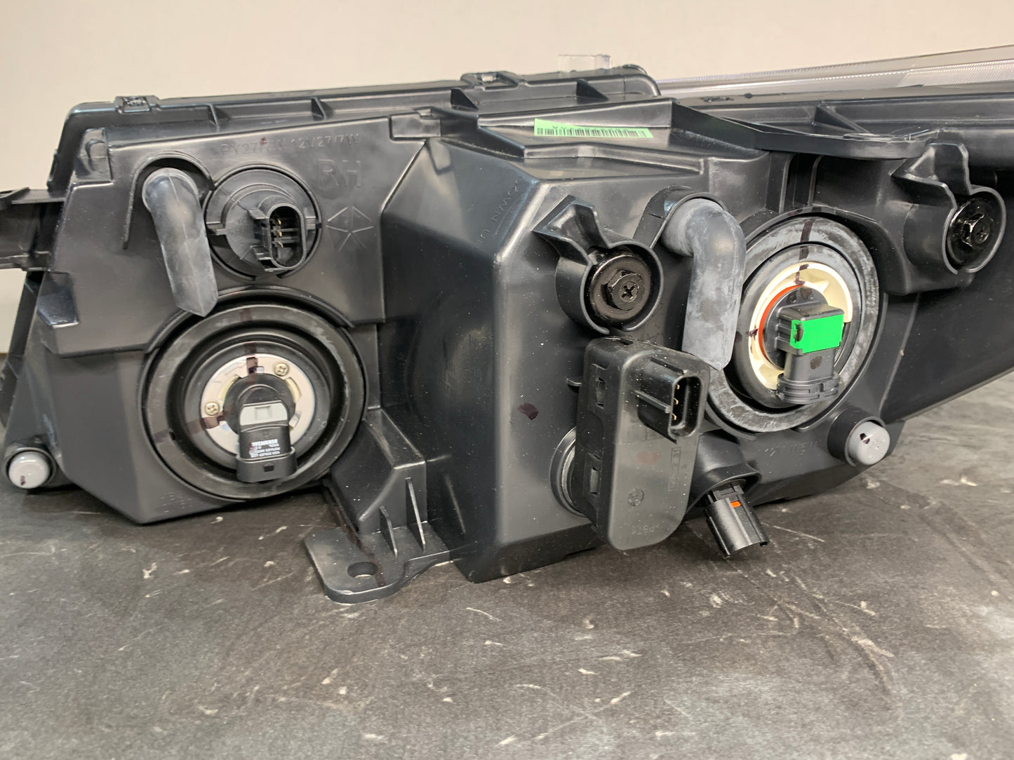 DODGE JOURNEY RHS RIGHT HALOGEN HEADLIGHT WITH BLACK CHROME 68227074AA