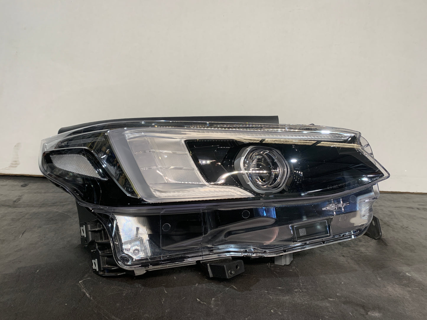 SUBARU OUTBACK 7TH GEN RHS RIGHT LED HEADLIGHT 84002AN040