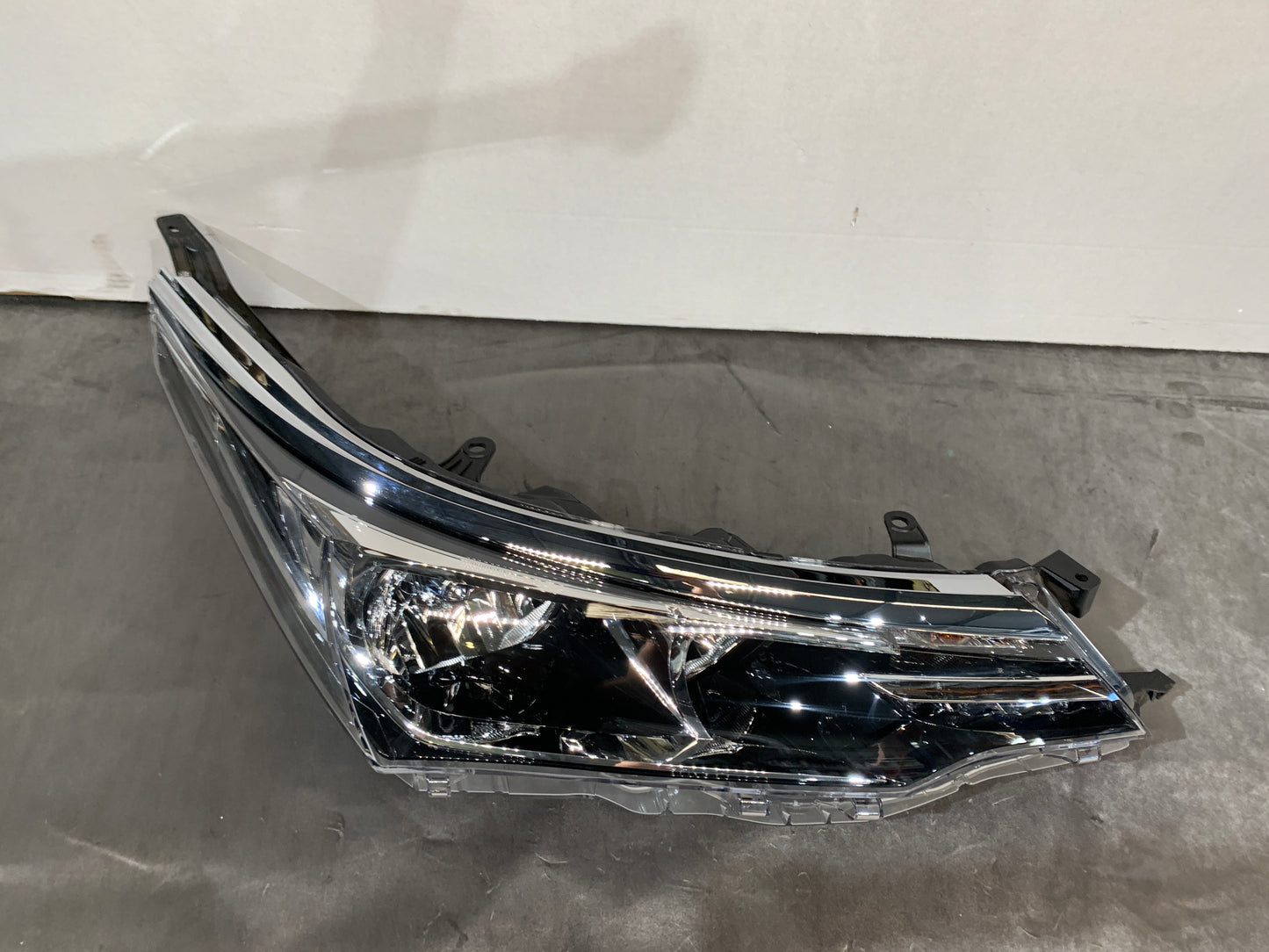 TOYOTA COROLLA ZRE172 RHS RIGHT HALOGEN HEADLIGHT 2016-2019