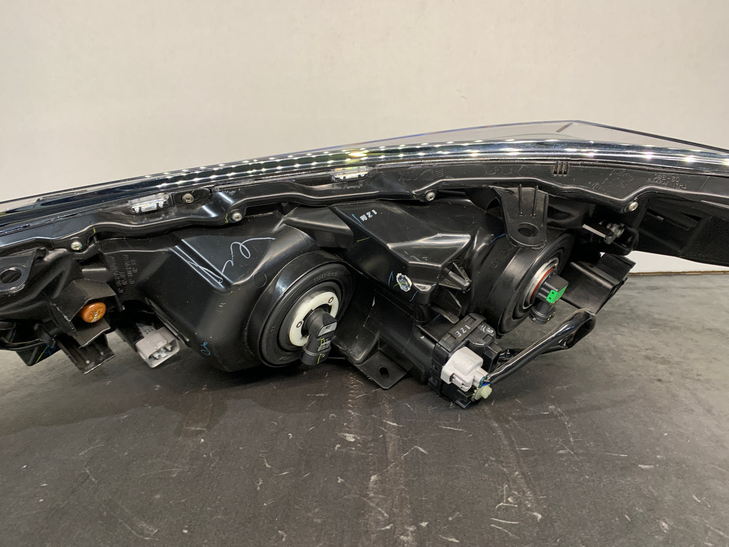 TOYOTA COROLLA ZRE172 RHS RIGHT HALOGEN HEADLIGHT 2016-2019